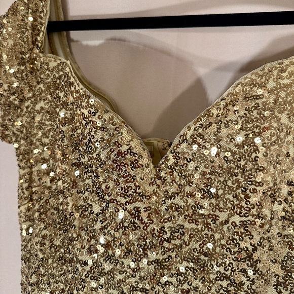 Badgley Mischka classic silloute gold gown - Picture 4 of 10